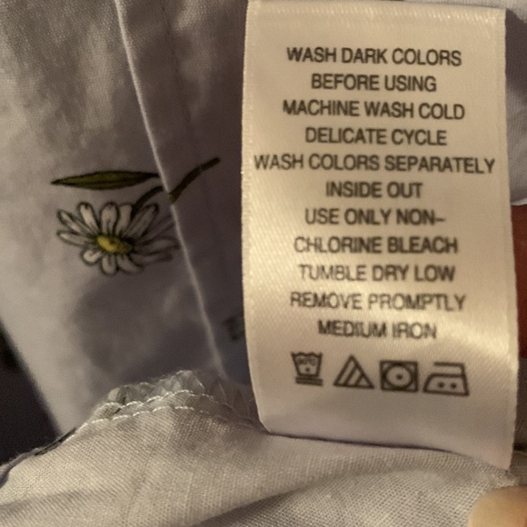 EUC Woman Within blue w/white daisies button down cotton blouse size 3x(30/32) - Picture 11 of 11